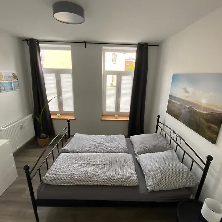 Jade Apartment *